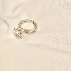 Beautiful engagement 925 Sterling silver luxury